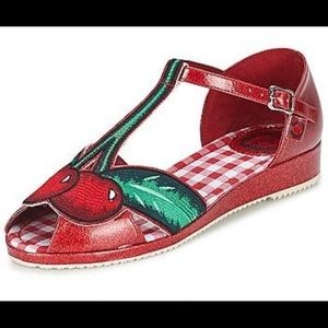 Miss L Fire cherry pop sandals Size 8.5 or Euro 39